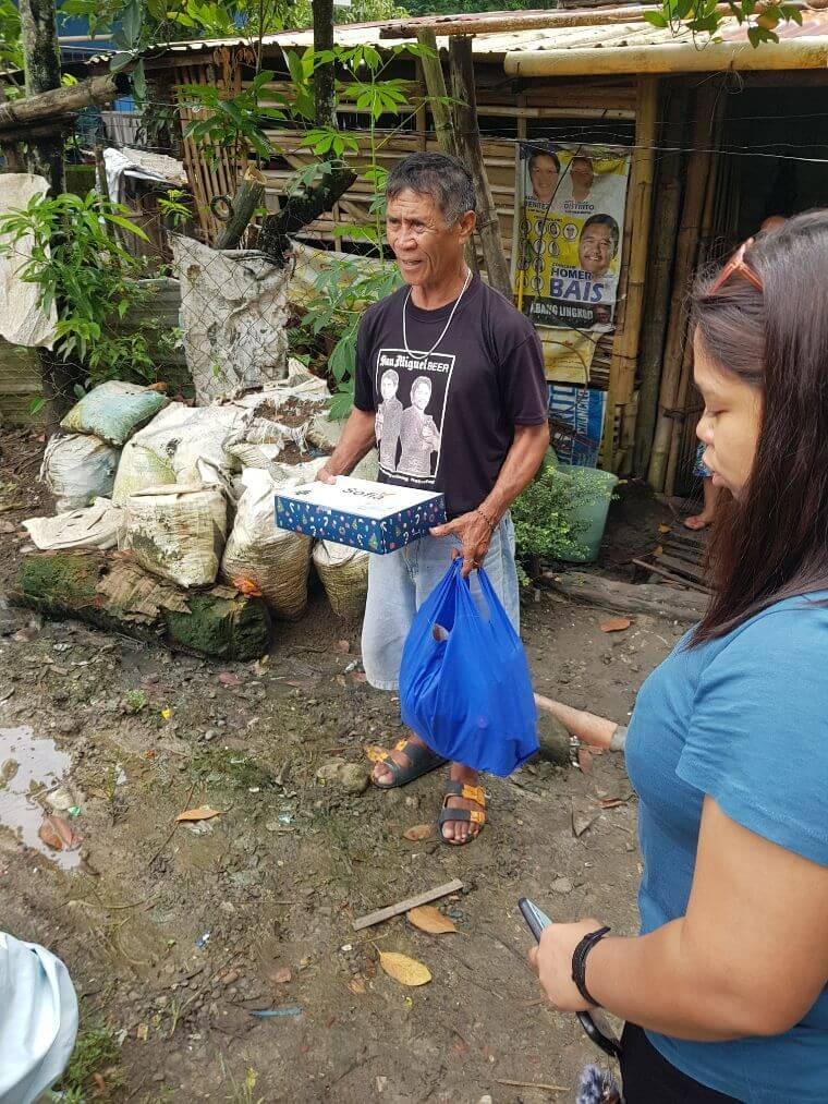 20 seniors in Bacolod Received Free Grocery Packs from BACIWA Customer Care Section